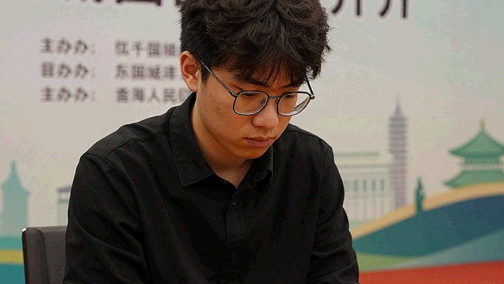 Woodward hạ Caruana tại US Championships: ván cờ thật và một bản tin đi lệch trục